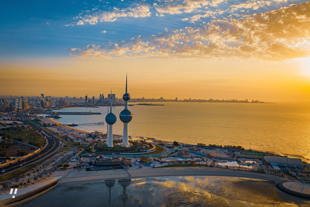 Fitch Affirms Kuwait at AA- With Stable Outlook, Cites Strong Buffers