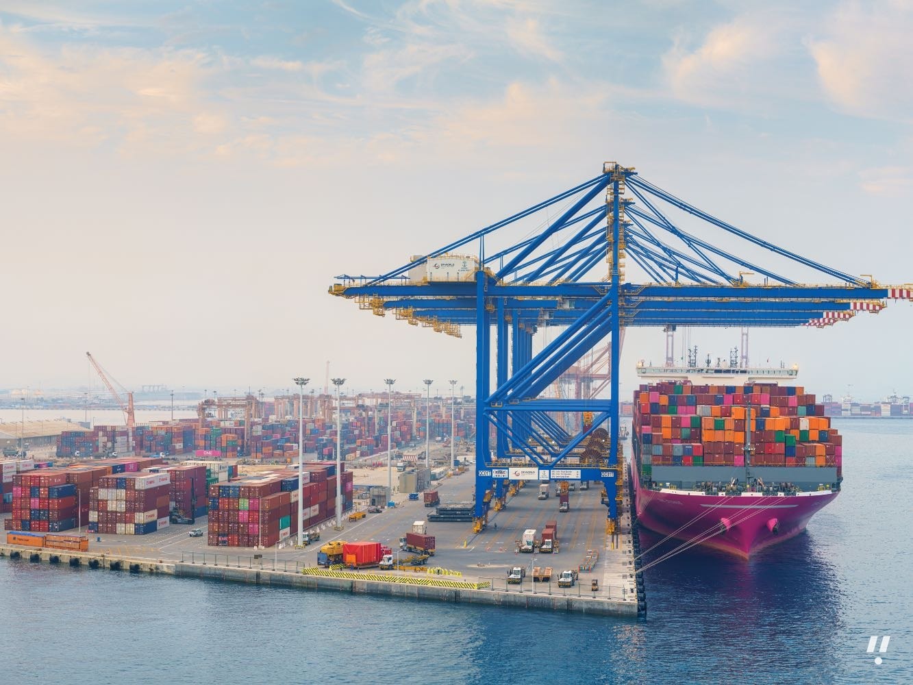Saudi Arabia's Services Trade Deficit Widens as Exports Fall 16.5%
